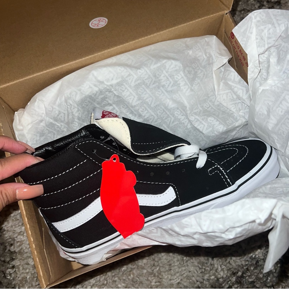 **SOLD** BRAND NEW SK8-HI VANS! 6.5 W / 5 Kids